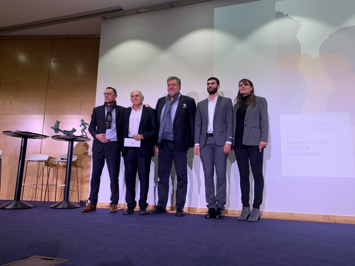 Club INSEP Alumni (@clubinsepalumni) on Twitter photo #TropheesClubINSEPAlumni2023 🏆#PrixInceptSport
<a href="/tollard_anne/">Tollard Anne</a>, vice-présidente <a href="/FFAviron/">Fédération Française d'Aviron</a> et <a href="/VandenbergheCh6/">Vandenberghe Christian Président de la FFAviron</a>, président <a href="/FFAviron/">Fédération Française d'Aviron</a>, remettent le prix <a href="/InceptSport/">Incept</a> à l’avironeuse <a href="/Bailleulmgx/">Margaux Bailleul 🚣🏽♀️</a> et l’escrimeur <a href="/MPianfetti/">Maxime Pianfetti</a> (sabre). <a href="/ffescrime/">Fédération Française d'Escrime</a> <a href="/StephTraineau/">Stéphane Traineau - OLY</a> <a href="/Agence_du_Sport/">Agence nationale du Sport</a> #TropheesClubINSEPAlumni2023 🏆#PrixInceptSport
<a href="/tollard_anne/">Tollard Anne</a>, vice-présidente <a href="/FFAviron/">Fédération Française d'Aviron</a> et <a href="/VandenbergheCh6/">Vandenberghe Christian Président de la FFAviron</a>, président <a href="/FFAviron/">Fédération Française d'Aviron</a>, remettent le prix <a href="/InceptSport/">Incept</a> à l’avironeuse <a href="/Bailleulmgx/">Margaux Bailleul 🚣🏽♀️</a> et l’escrimeur <a href="/MPianfetti/">Maxime Pianfetti</a> (sabre). <a href="/ffescrime/">Fédération Française d'Escrime</a> <a href="/StephTraineau/">Stéphane Traineau - OLY</a> <a href="/Agence_du_Sport/">Agence nationale du Sport</a>