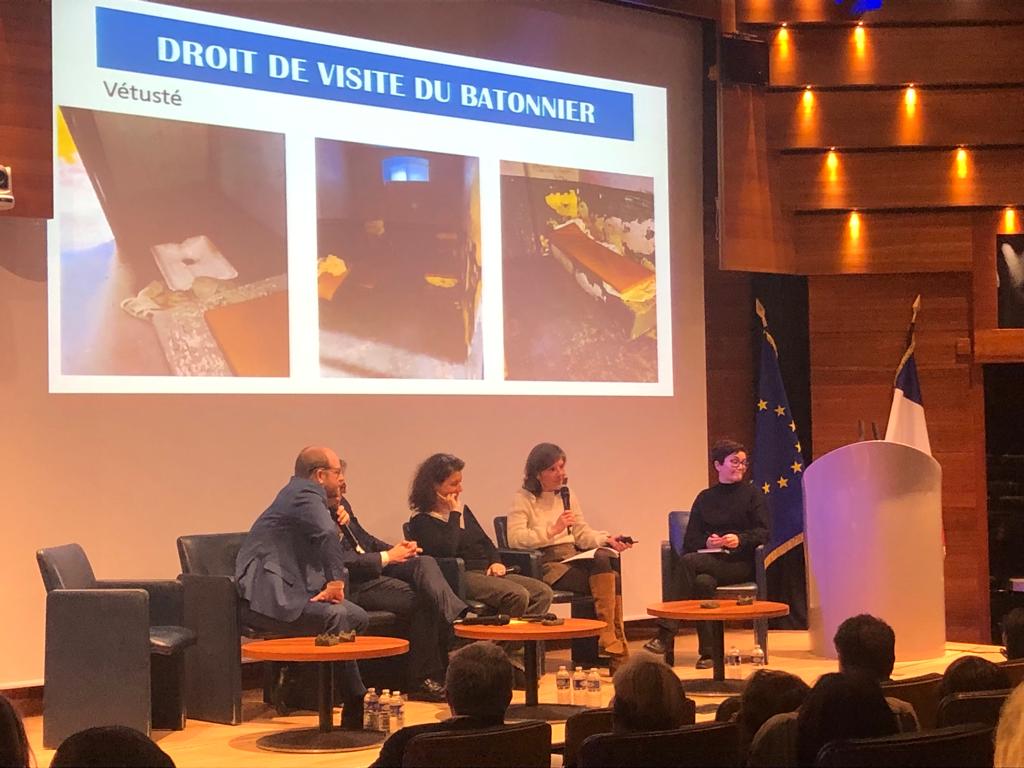 Bilan de deux ans du droit du bâtonnier ou son délégué de contrôle des lieux de privation de liberté : pour que le contrôle soit effectif, il faut que les moyens soient suffisants et étendre ce contrôle à tous les lieux et sans différence entre le bâtonnier et son délégué