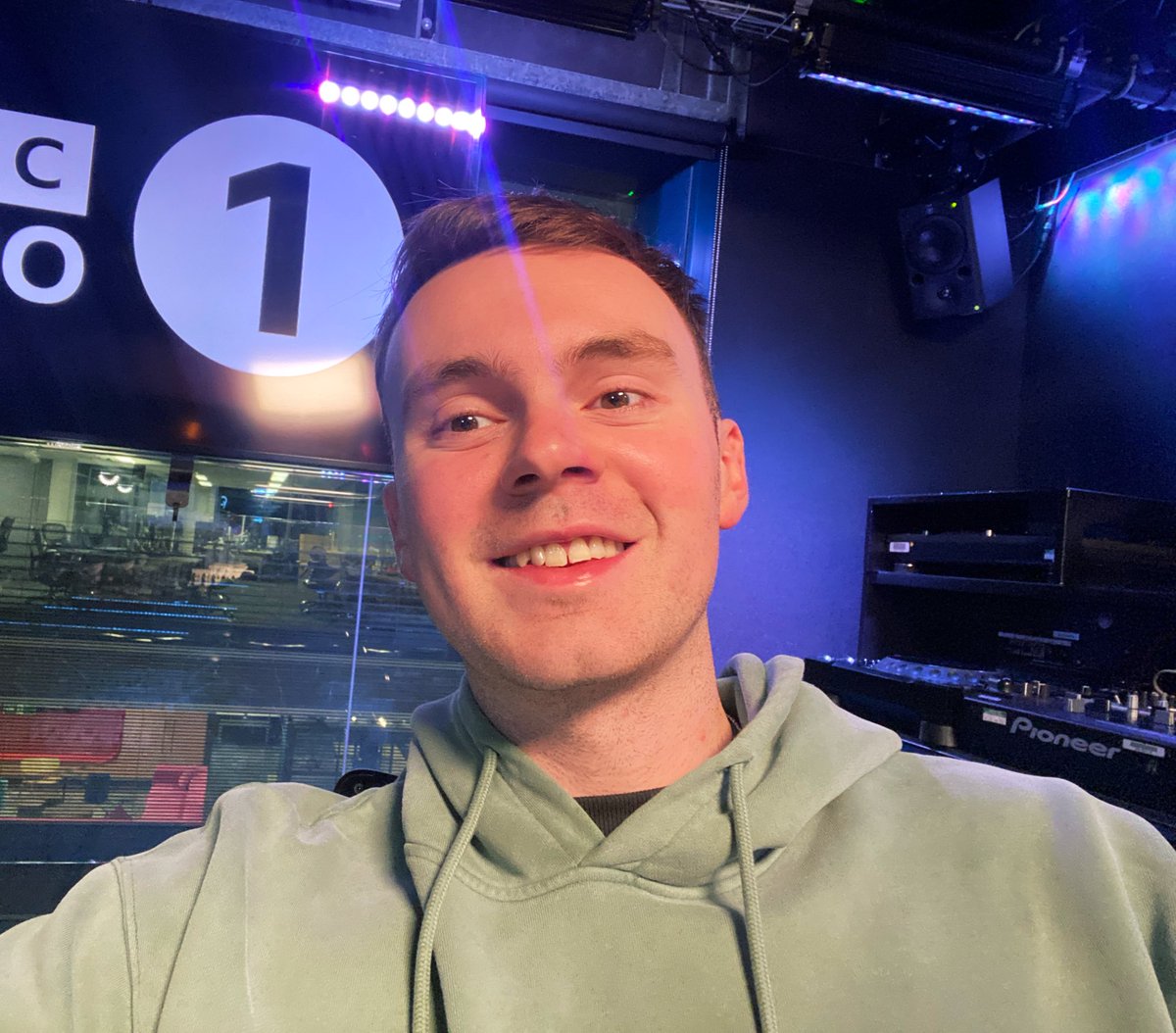 final Early Breakfast of the year tomorrow @BBCR1 and we’re going out with a bang ‼️ it’s The Radio 1 Christmas Play featuring @jordannorth1 @KatieThistleton @sam__macgregor @dannidiston_ @ariellefree and narrated by @TVNaga01 see you at 5am ye?!