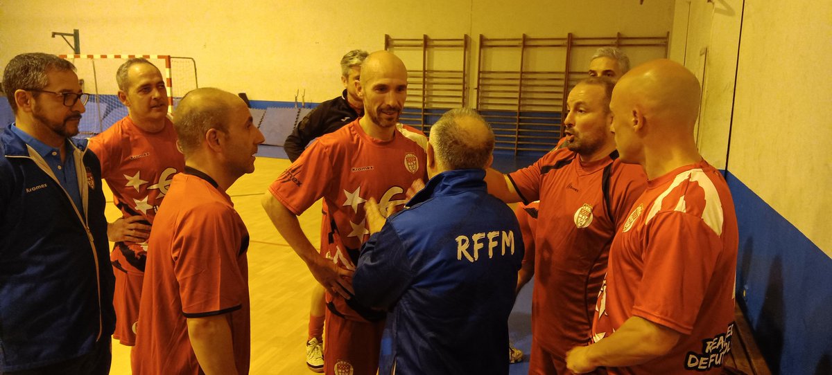 ⚽ La Selección de Madrid de veteranos de Fútbol Sala ha disputado un amistoso en el Centro Madrid IV de Navalcarnero

👏🏻 Partido frente a los internos que, como han dicho, ha sido un "soplo de aire fresco antes de Navidad" 🎄