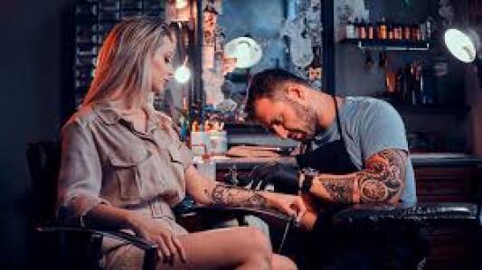 inkcapps's tweet image. Tattooing 101: From Consultation to Inked Masterpiece 🗓️✍️Ever wondered what goes on behind the scenes of your tattoo journey? Take a peek into the process from consultation to the final masterpiece. Get acquainted with everything that happens #tattoofaqs #tattooing101