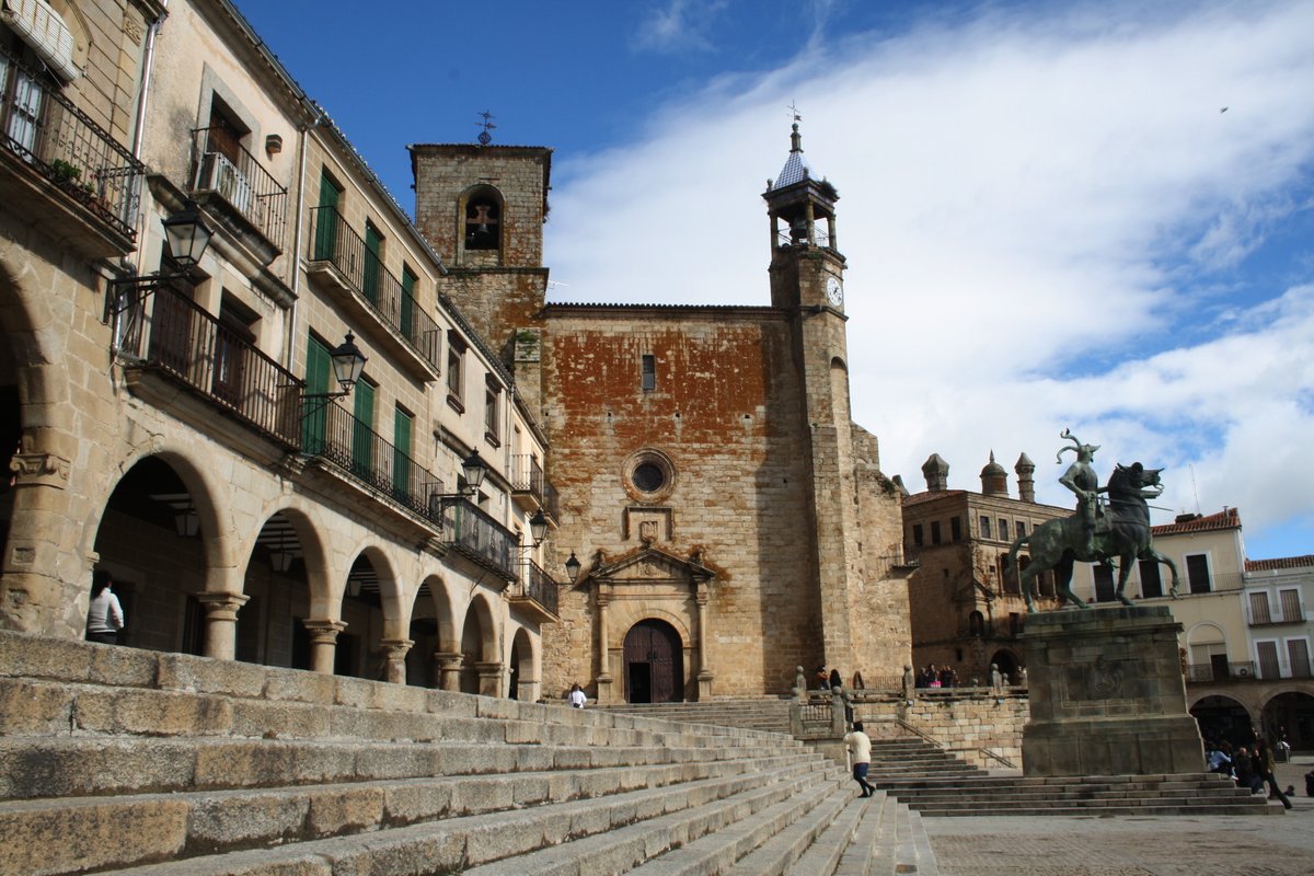 #DescubreEspaña Las localidades 🇪🇸 de Ampudia (Palencia), Comillas (Cantabria), Trujillo (Cáceres), Trevejo (Cáceres) y Parauta (Málaga) han sido elegidos como los nuevos 5 pueblos más bonitos de España en 2024.