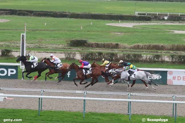 Bel Aristo (New Approach), entrenado por @Enrique__Leon y propiedad de @DiegSarabia, se impone en el Prix de Mortagne-au-Perche y es reclamado por 16.816€. Qatar River, preparado por @BarbaraValentiH, es segundo y también reclamado por 20.000€. 📸 Scoopdyga