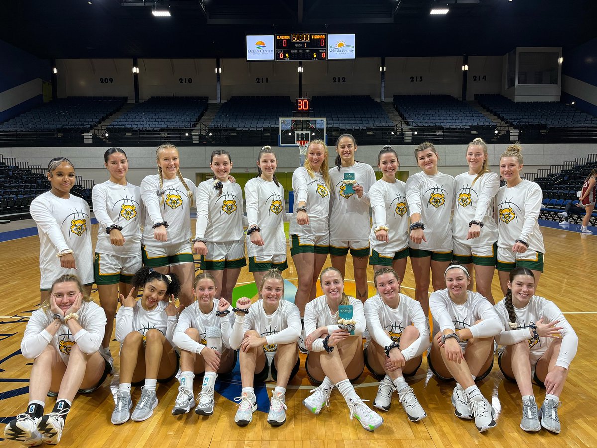 We play for a bigger purpose today💪🏼

These scrunchies are worn to support Anna Markiewicz, a 13 year old who sadly lost her battle to brain cancer. For every donation to the link below, a headband goes to a child with an illness. 
Consider donating! 

headbandsofhope.com/pages/1-millio…
