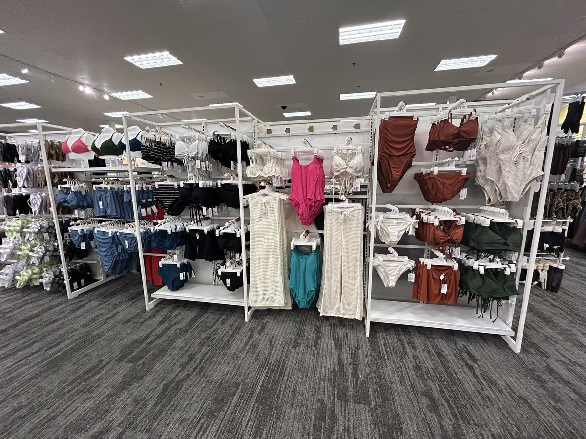 VM_Tesla's tweet image. When you sell through Christmas and give the guest what they need for the new year - Vacation Inspo 🏄🏼‍♀️ 🌴 😍