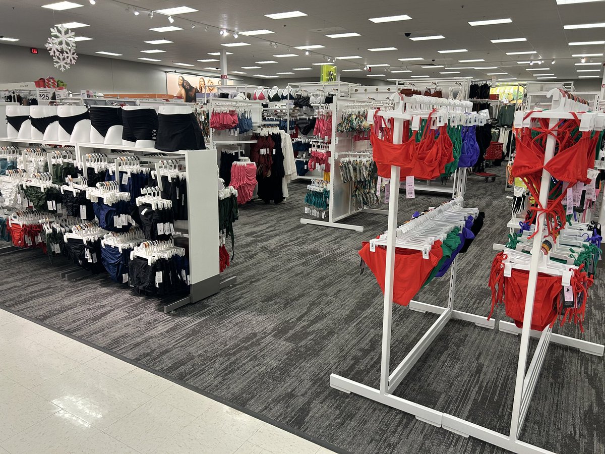 VM_Tesla's tweet image. When you sell through Christmas and give the guest what they need for the new year - Vacation Inspo 🏄🏼‍♀️ 🌴 😍