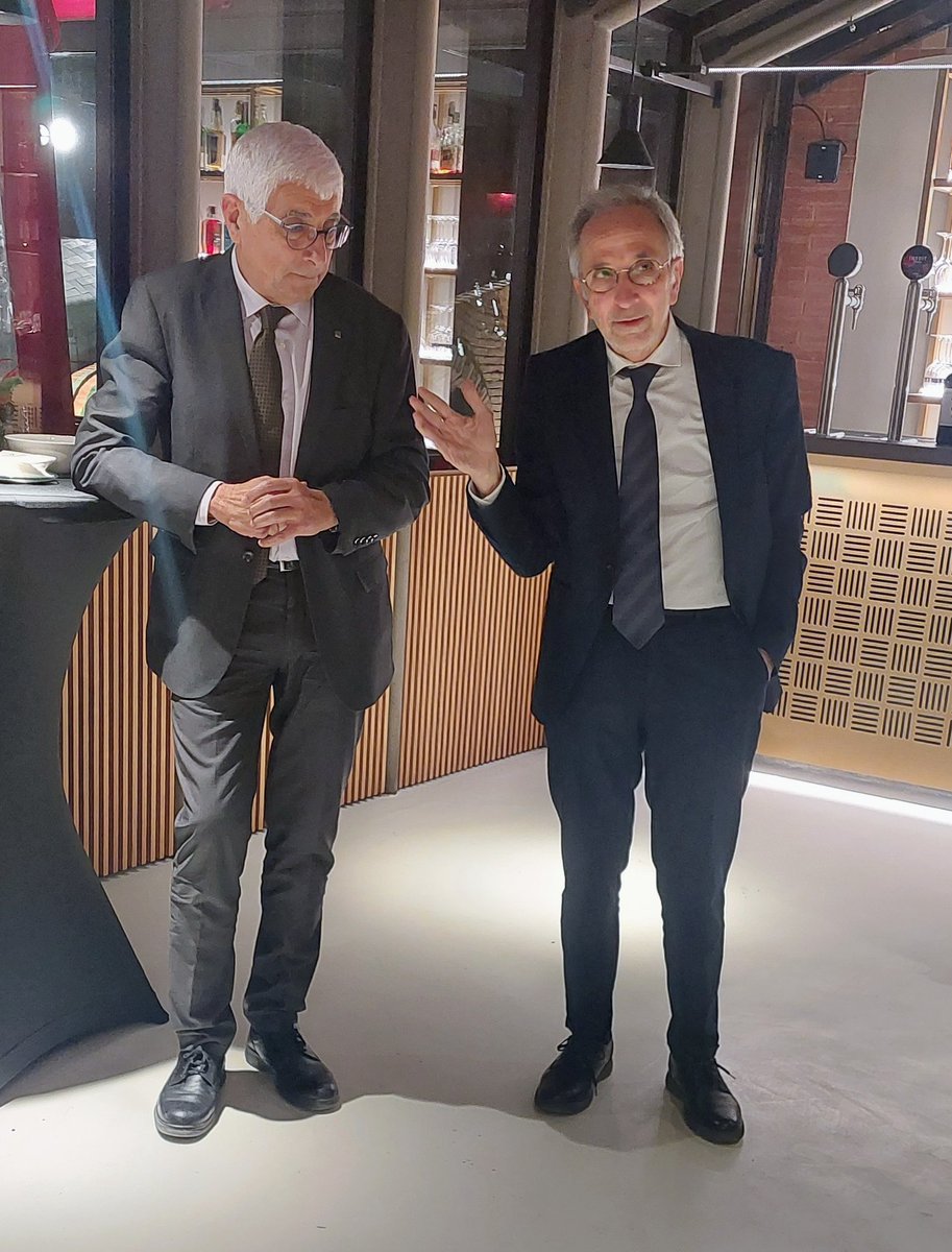 Avui, nova sessió dels #DijousInnovadors amb el conseller de <a href="/salutcat/">Salut</a>, <a href="/manelbalcells/">Manel Balcells</a> 💡

▶️ Parlem de #recerca, transferència tecnològica i adopció de la #innovació en salut.
