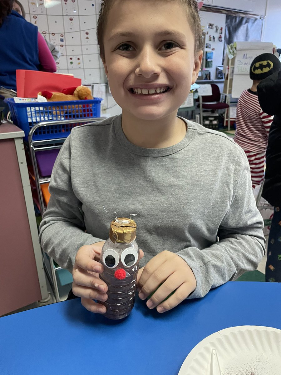 MrsLago_SNIS's tweet photo. Making Rudolph Mindful Bottles https://t.co/2lEiaTwo5N