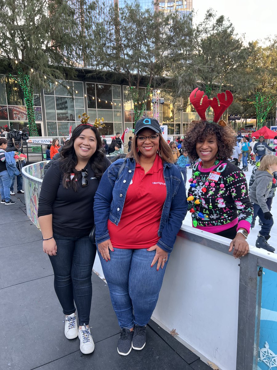 We had a total blast at Year of Joy’s annual ice-skating event at @DiscoveryGreen!❄️⛸️ Our 17 volunteers felt so honored to be part of spreading joy to Houston's underserved kids! Shoutout to @joysewing for starting such an incredible organization! 💙