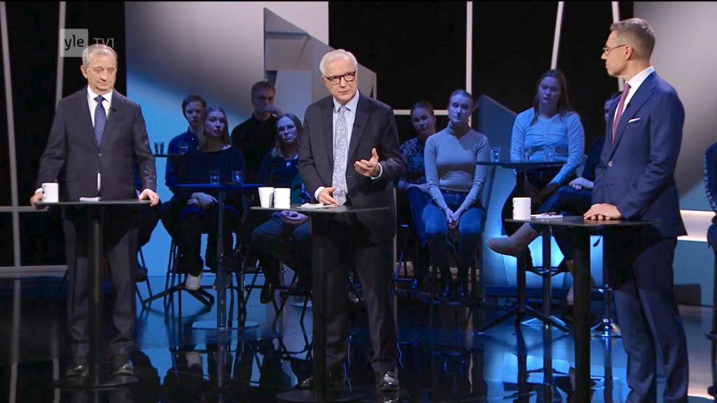 ”On valtavan tärkeää pitää kiinni Suomen kansallisesta puolustuskyvystä. Seuraavaksi vuorossa on maavoimiin panostaminen. Meidän on vältettävä virheet, joita esimerkiksi Kataisen-Stubbin hallituskaudella tehtiin kun puolustusvoimista leikattiin.”

- Olli Rehn
#presidentinvaalit