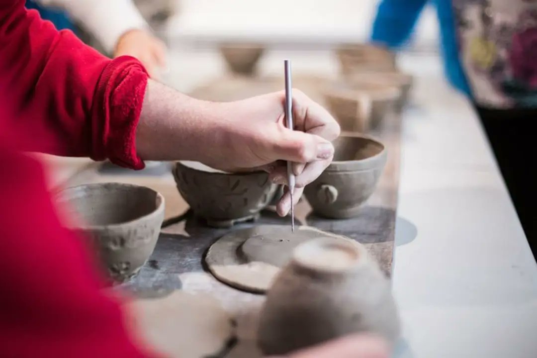 Are you a POTTERY TEACHER? Do you know a pottery teacher? Well.. WE WANT YOU!
Adult Education at Pobalscoil Neasáin is looking for a Pottery Tutor to join our team for Spring '24. If this sounds like you get in touch at adulteducation@psn.ie with your cv and a bit about yourself!