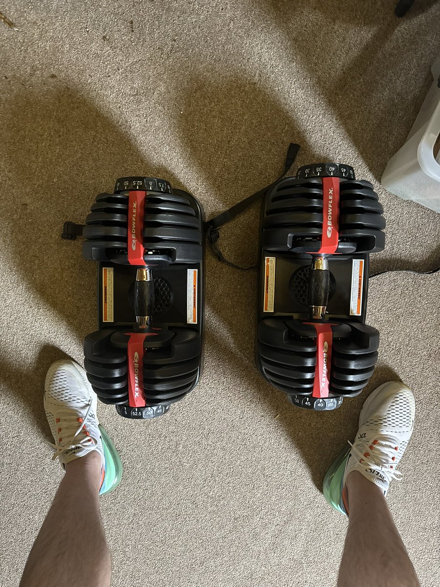 younglawTN's tweet photo. #MerryChrismas to me!!! Been wanting these for awhile and finally got them reimbursed from my work no less!!! #winwin time to get in shape #bowflex #selectech #goals https://t.co/mviRlNBwTJ