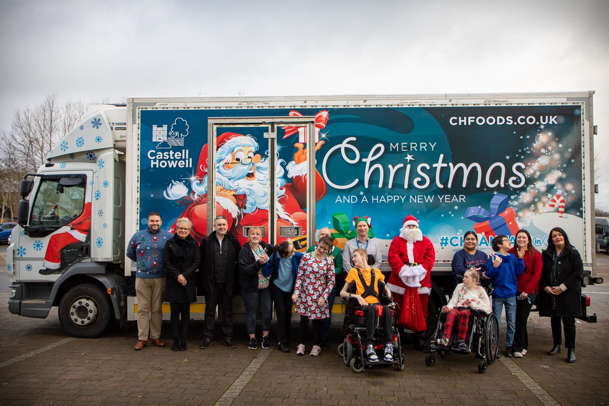 Lots of excitement from pupils @GwynSchool with a surprise visit from 🎅 Thank you @castellhowell for your support #CHSANTA #Christmas2023 #schoolfood