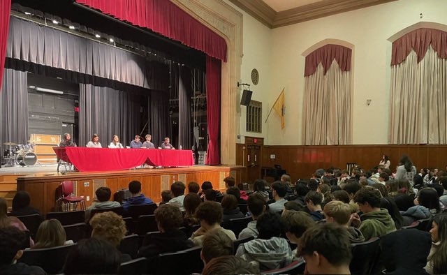 grpssupt's tweet image. The High School Counseling Department held a panel featuring accomplished graduates from the Class of 2023. These distinguished alumni shared their experiences and lessons learned during their first few months of college!

#rockgrnj #grhscounseling #alumnipanel #grhs2023
