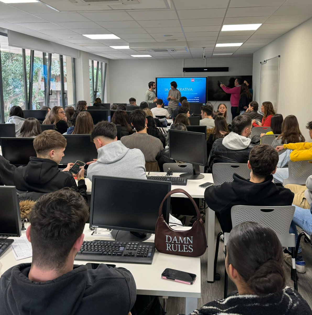 Juan Carlos Asensio-Soto (@jasenso) on Twitter photo Muy contento de compartir el éxito de la masterclass sobre #InteligenciaArtificial impartida por <a href="/VictorMYeste/">Víctor Yeste</a> a nuestros alumnos de ciclos formativos de la <a href="/UEValencia/">Universidad Europea de Valencia</a> que llenaron el aula🚀
Proporcionó una visión clara y, a la vez, crítica de su impacto en el mundo actual 🧠 Muy contento de compartir el éxito de la masterclass sobre #InteligenciaArtificial impartida por <a href="/VictorMYeste/">Víctor Yeste</a> a nuestros alumnos de ciclos formativos de la <a href="/UEValencia/">Universidad Europea de Valencia</a> que llenaron el aula🚀
Proporcionó una visión clara y, a la vez, crítica de su impacto en el mundo actual 🧠