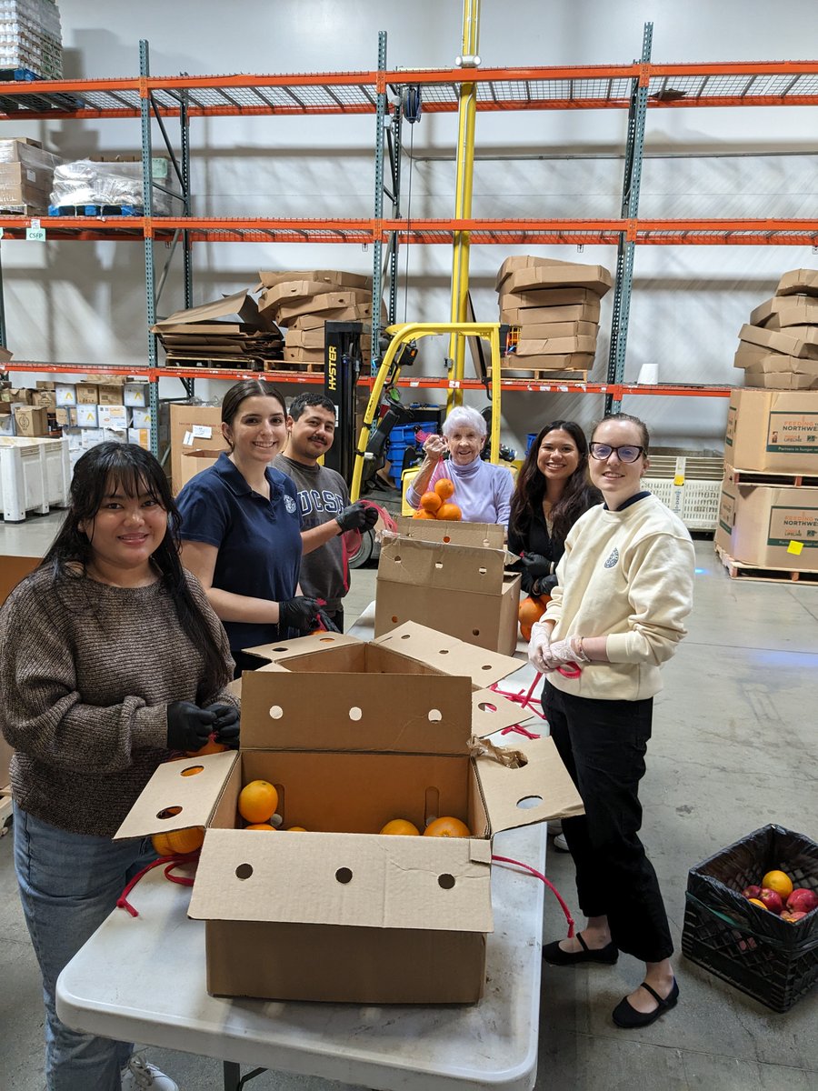 SDHungerCo's tweet image. Team SDHC was proud to partner with Team Jacobs yesterday to volunteer at the San Diego Food Bank.  Our food banks have seen an increase in need in order to close the 13.4 million missing meals needed for a nutrition-secure region. 
#HungerFreeSD
