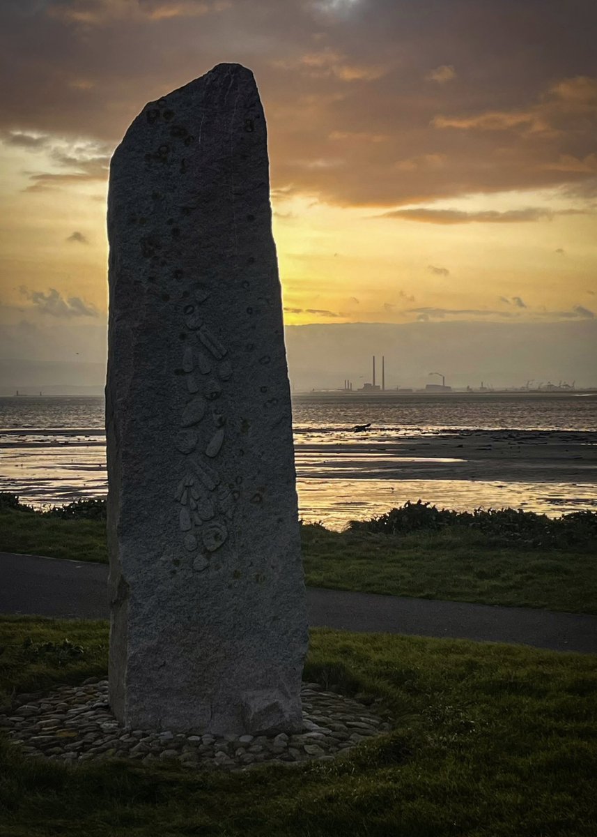 Winter soltsice sunset at Luí na Gréine, Sutton this evening. Luí na Gréine (the lying down of the sun / sunset in Irish) was created by sculptor Cliodhna Cussen and erected in 2005 It is positioned in line with the setting sun on the shortest days of the year.