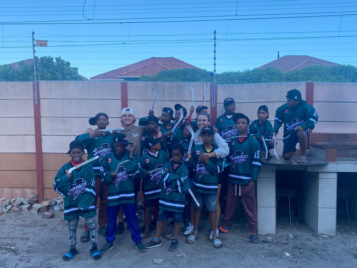 Christmas came early in South Africa for the “surfer boys”. My daughter and her boyfriend playing Santa and Mrs.Claus handing out #ParrySound #Shamrock jerseys, mini sticks hats whistles and much more.  ❤️❤️⁦@NOHAHockey⁩ ⁦@HometownHockey⁩ ⁦@HockeyCanada⁩