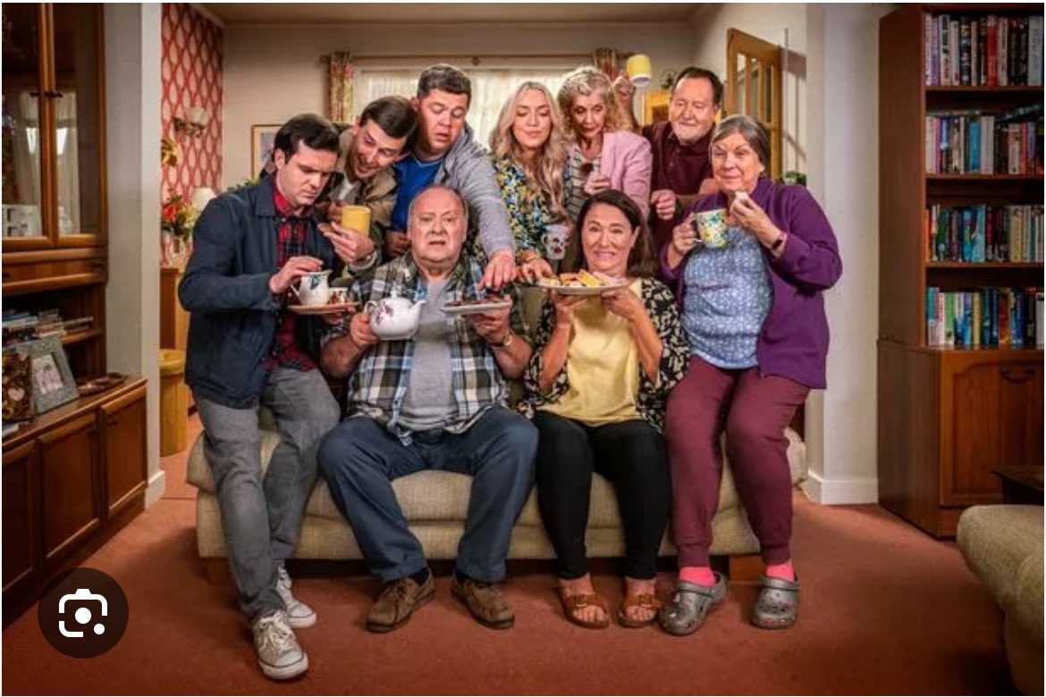 Rewatching #twodoorsdown on ⁦@BBCScotland⁩ from the start 

It’s brutally witty and incisive

Reminds me so much of where I grew up