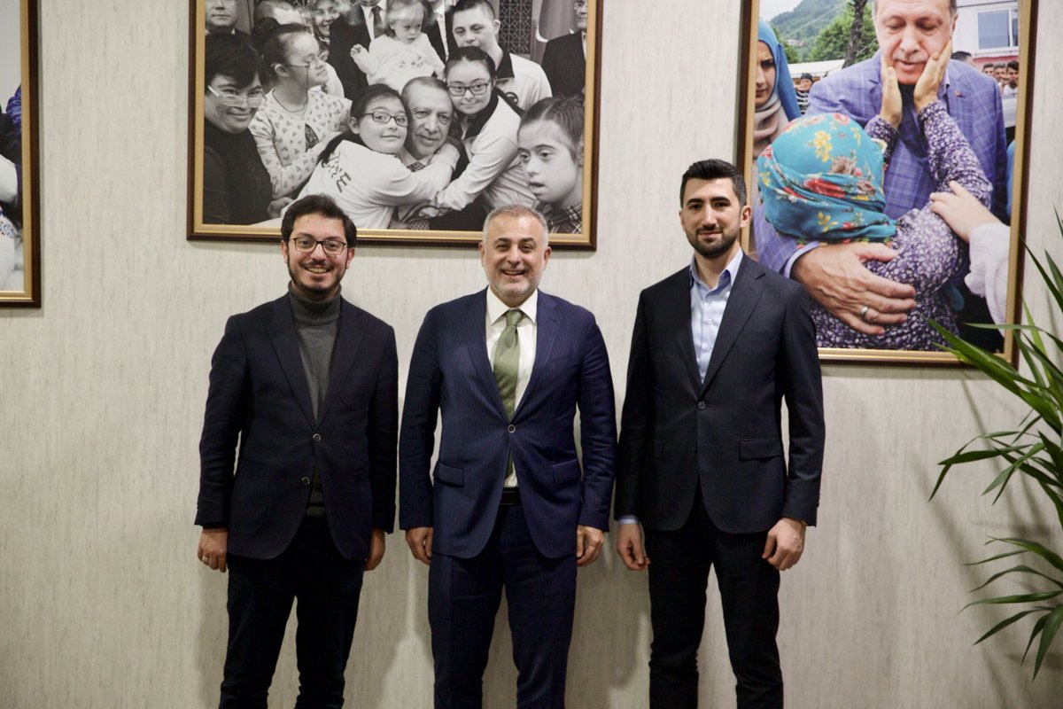 Sosyal Politikalar Başkan Yardımcılarımız Hasan Murat Öz’e ve Furkan Leventoğlu’na hayırlı olsun ziyaretinde bulundum. Her iki başkanımıza çalışmalarında kolaylıklar ve başarılar diliyorum. @hmuratoz @Fleventoglu