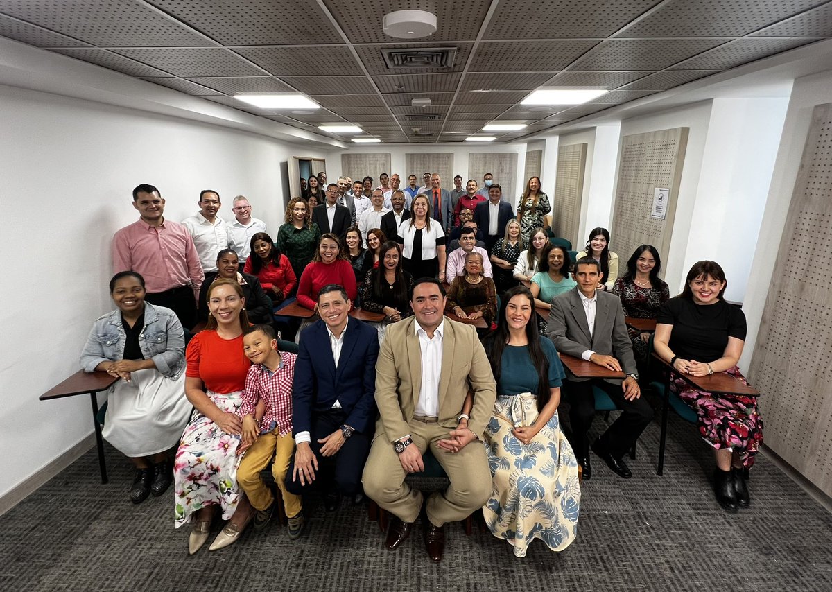 FelipeBetancurC's tweet photo. Ⓜ️ | Celebramos cuatro años, llenos de grandes logros. 

Agradecemos a Dios por permitirnos participar de estas experiencias maravillosas y a todas las personas que confiaron en la labor del  @PartidoMIRA. 

¡Gracias por su compañía en este periodo 2020-2023! 👏🏻 https://t.co/vJO2j77Gct