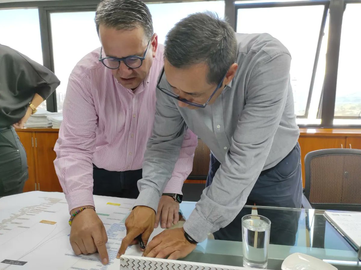 #AEstaHora llevamos a cabo el proceso de empalme con el director electo Germán Alonso Páez Olaya. Allí, hacemos  un análisis de los programas y proyectos que se han adelantado durante este cuatrienio en la Corporación.