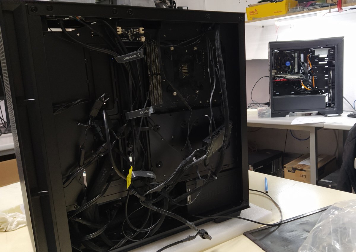 El saneamiento de cables tras el montaje del equipo es importante para evitar problemas de desconexión , fallos de alimentación y roturas además de una mejora estética sobre todo en el interior de la caja