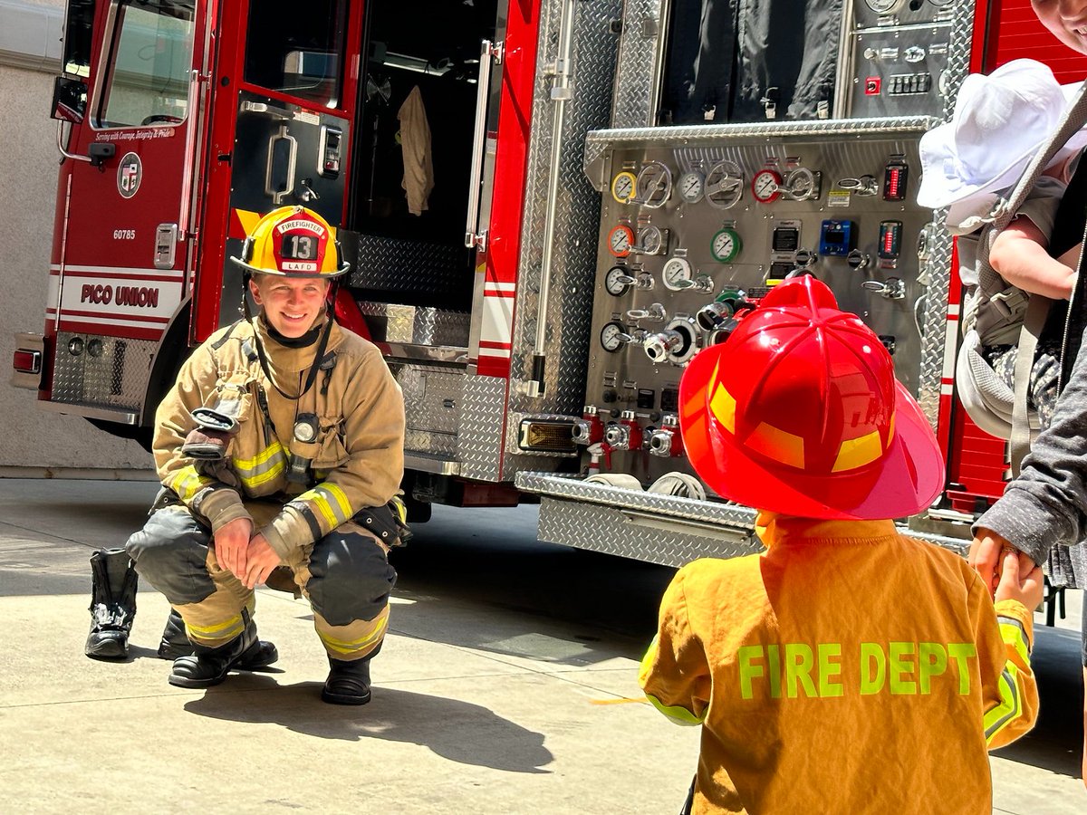 Gift new helmets this year! With 2,662 fires in 2023, each LAFD firefighter’s life is at risk daily. It’s crucial they have the latest gear for maximum protection. Help ensure every firefighter gets a new helmet. Donate here: supportlafd.kindful.com/?campaign=1046…