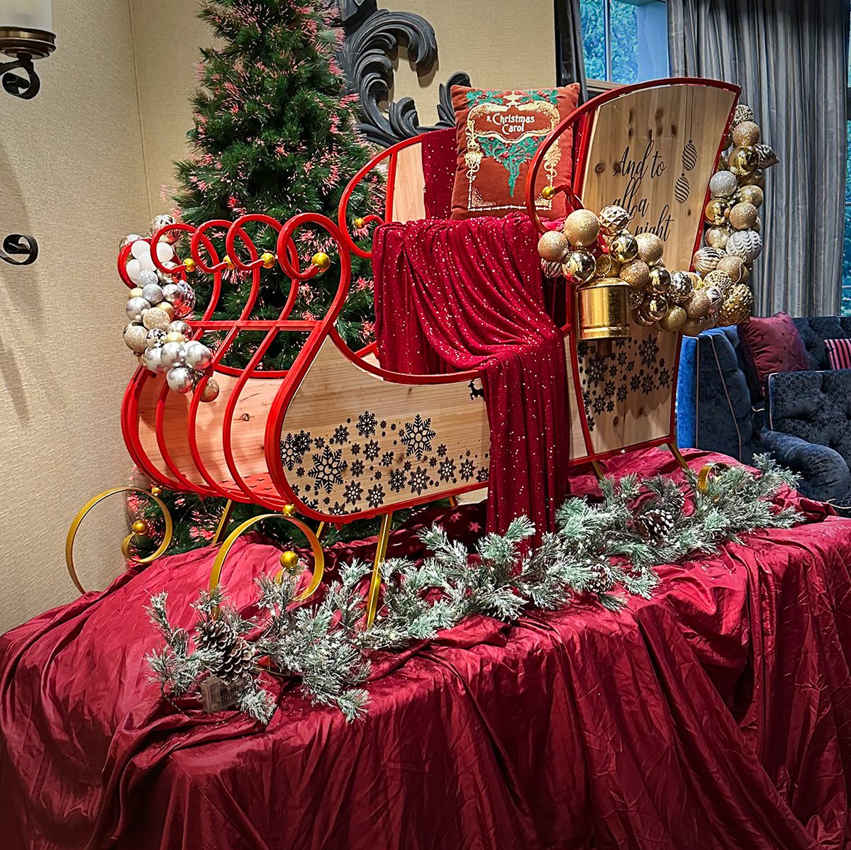 AdrienneMaloof's tweet image. Ready to sleigh the season of giving with @Amazing_AGC and @ChildrensLA. Soon, Santa&apos;s sleigh will be surrounded by hundreds of gifts, each one a bundle of joy and hope for those at the children&apos;s hospital. 🛷💖 #partywithapurpose