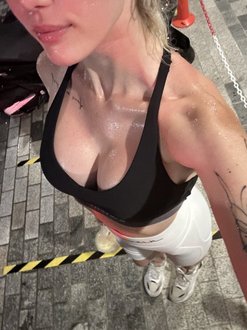 just wet girl after rain ??
https://t.co/LS6S34dCHE https://t.co/A0iqnGzlTb