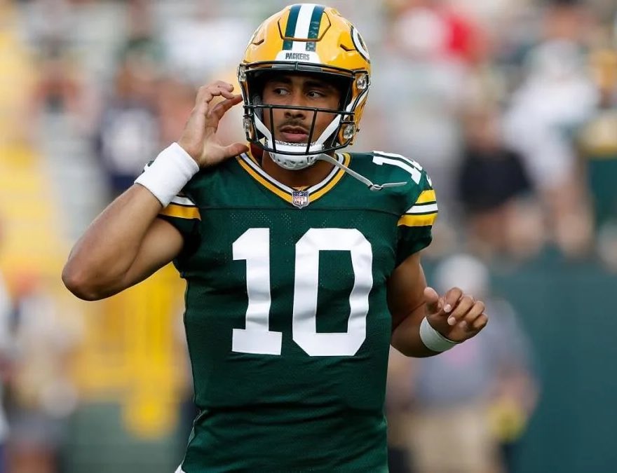 Jordan Love needs to average 157 passing yards and 1.3 passing TDS over the next 3 games to surpass the Bears single season passing yards and passing TDs record for a QB.