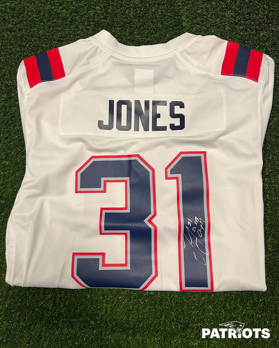 Patriots's tweet image. Holiday giveaway ❄️

RT to win a signed @justjjones Jersey!

#WPMOYChallenge | Rules: bit.ly/4az39PJ