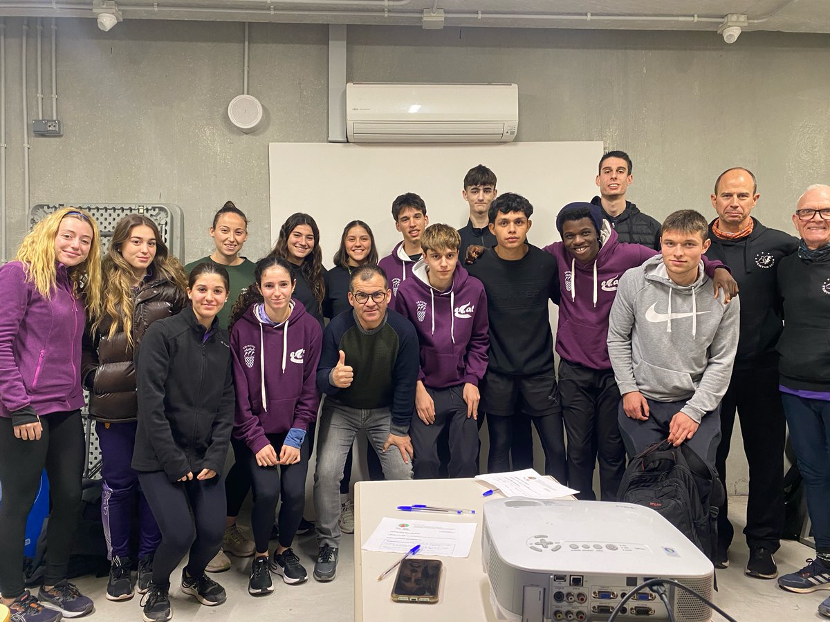 🗣️ Segunda semana con atletas del <a href="/CATarragona/">Club Atletisme Tarragona</a> 

🧠 Hábitos de trabajo, Objetivos + plan de acción, rutinas y visualizaciones.

🤗 Destacar la implicación de tod@s

🔝 1000 GRACIAS al club por la confianza 😉🧠💜
 
setudecide.com/2023/12/21/gen…