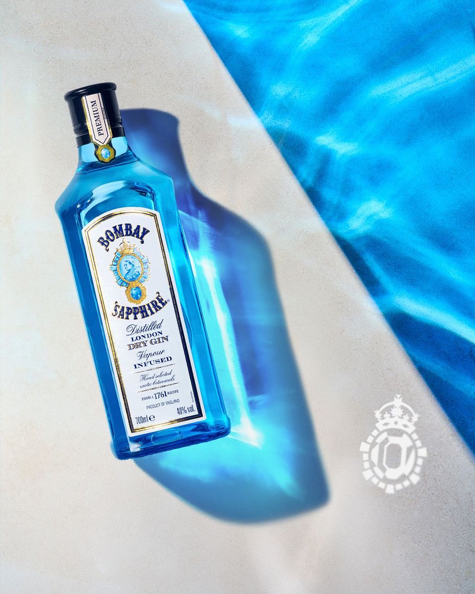A cor já combina! 💙
O sabor, nem se fala! 🍸

Comente emojis azuis se você também acha que Bombay Sapphire é a melhor companhia pra um dia de piscina.

Aprecie com moderação. Não compartilhe com menores de 18 anos.