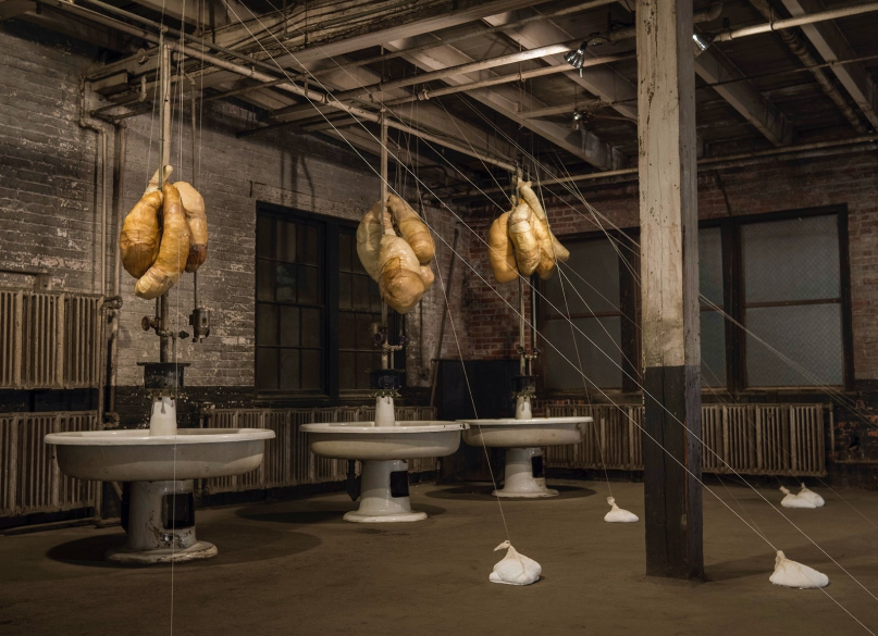 IntSculptureCtr's tweet image. Pictured here is the work of 2023 Innovator Award Honorable Mention Nalani Stolz: Tides, fermented membranes, muslin, wax, stuffing, water, cheesecloth, baking soda, and string, 2022. Photo by Amber Elison. Learn more at sculpture.org/page/innovator… #innovatoraward #tides #sculpture