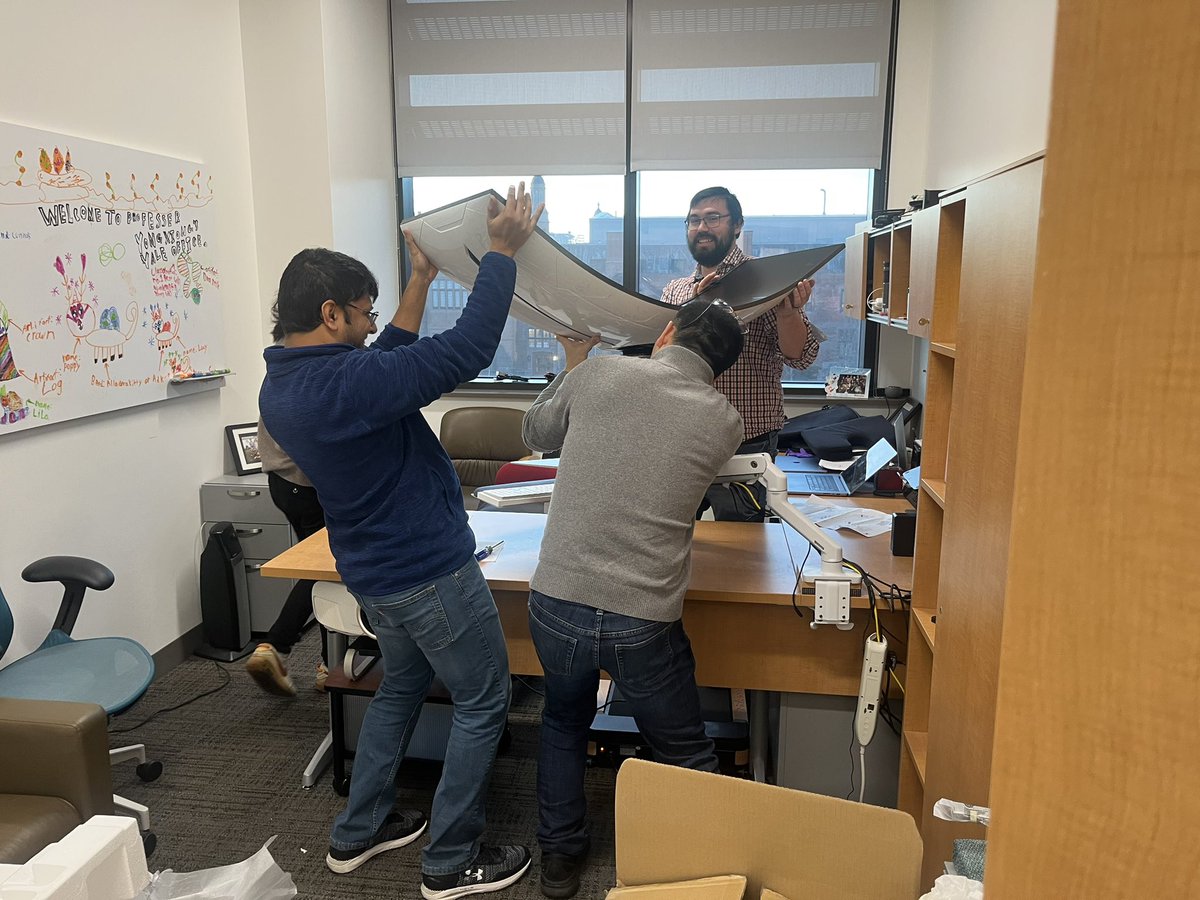 Xiongosome's tweet image. How many scientists does it take to install Yong's cryo-em monitor