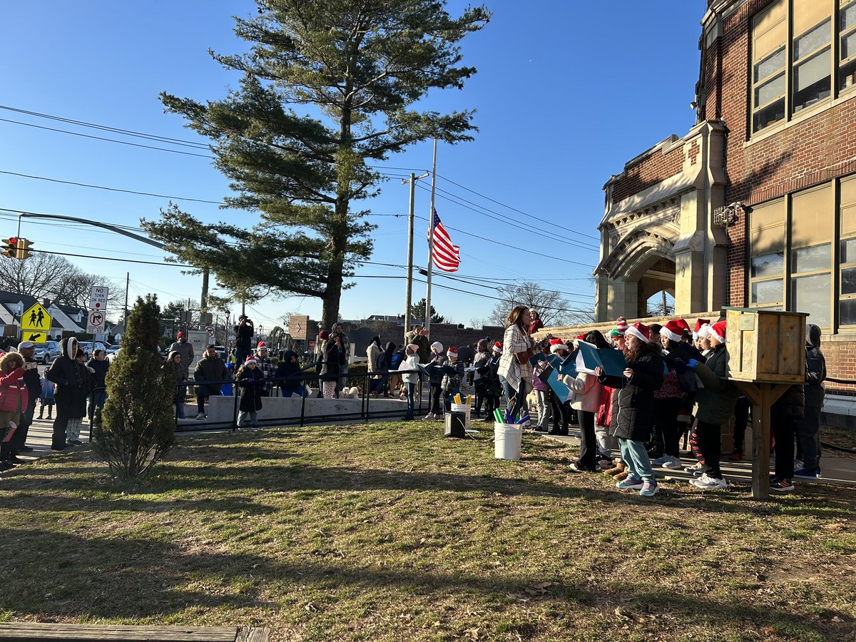 Fourth grade chorus had so much fun caroling during arrival this morning! We loved spreading some holiday cheer! <a href="/WheelerAvenue/">Wheeler Avenue School</a> <a href="/VS13UFSD/">ValleyStream13UFSD</a> #teamwheeler