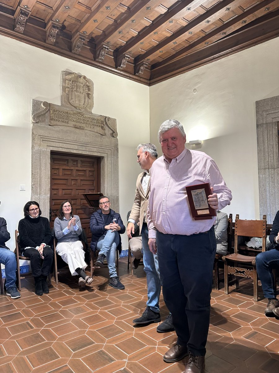 Reconocimiento por parte del alcalde <a href="/fernandopgp/">Fernando Pizarro</a> al trabajo de muchos años de un compañero que ha sido parte del equipo que día a día hace posible que el agua potable llegue a los hogares de Plasencia.
Gracias Tomas, desde #Aquanex te deseamos lo mejor en esta nueva etapa!! 👏👏