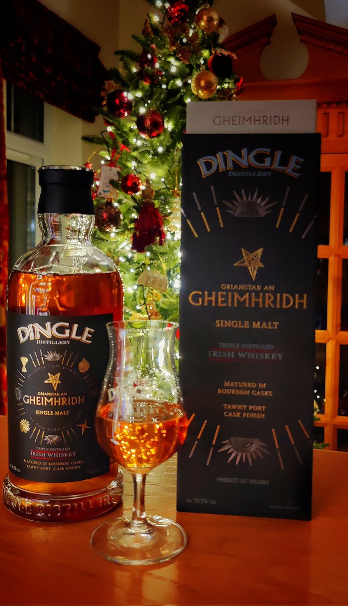 For the night that's in it....some @DingleWhiskey , Grianstad and Gheimhridh ! #WinterSoltice Sláinte !