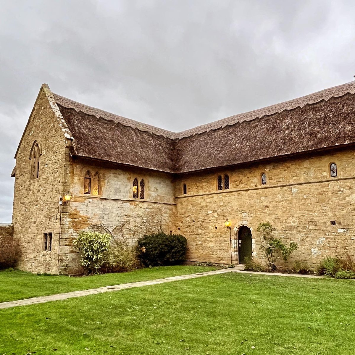 Bailiffscourt Hotel has such an interesting history. Only built in 1927 but created all from original medieval stone. So many different 12th, 13th, 14th and 15th century features! A dream location for me 😍 #History #Archaeology #MedievalArchitecture