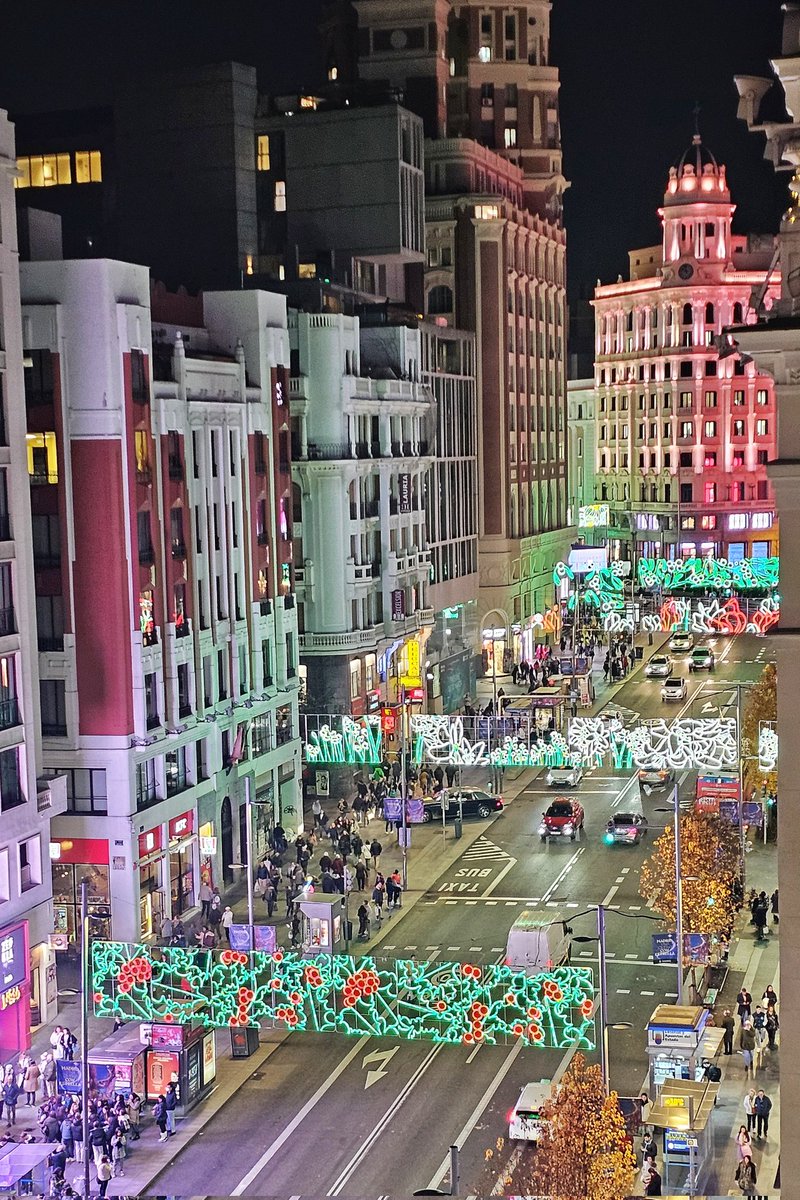 Así luce la #GranVía desde el @HotelEmperador
¡Buenas noches #Madrid!
#Madrid #granviamadrid 
#HotelEmperador #GranVia