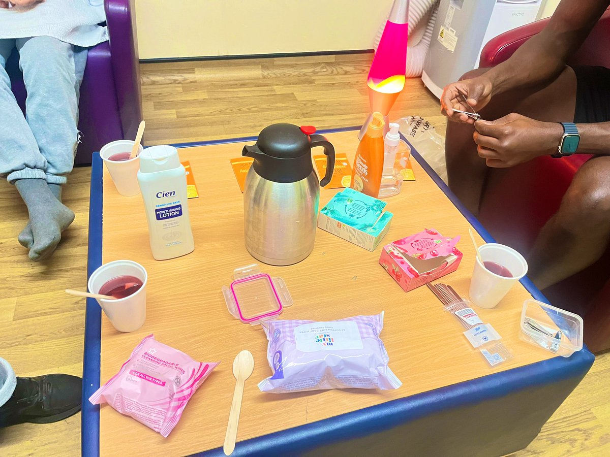 New Self Care sessions on Devon Ward are fully up and running. Patients are taught the importance of self care and the impact it has on their own mental health and well being✨<a href="/Jocarroll1/">Jo Carroll</a> <a href="/spiteri_anna/">Anna Spiteri</a> <a href="/OtSudha/">SudhaOT</a> @BEHMHTNHS <a href="/BenNLFS/">Ben Mensah</a> @behmht_qi