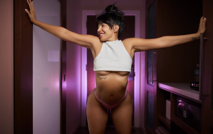 Let's chat 👄 https://t.co/CDlJSVBZ8o https://t.co/1gY1ckxHQe