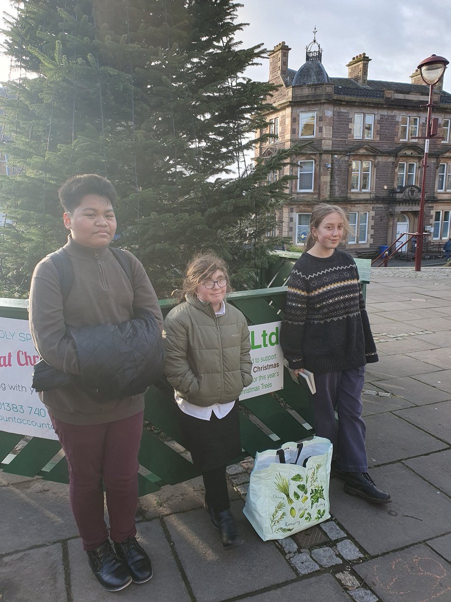 Crieff High School English π (@englishcrieff) on Twitter photo The <a href="/CrieffHigh/">Crieff High School</a> elves were busy wrapping and distributing books about the town today. #readingforpleasure #ReadingSchools The <a href="/CrieffHigh/">Crieff High School</a> elves were busy wrapping and distributing books about the town today. #readingforpleasure #ReadingSchools