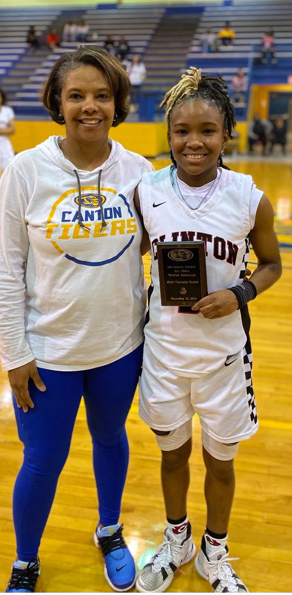 Coach EV (@evgeeker) on Twitter photo ⭐️Geekers Standout⭐️
⛹🏾♀️<a href="/TaelarFelton/">Taelar Felton</a>
📏 5’3
🏫<a href="/LadyArrowsBball/">CHS GBasketball</a>
🎓2024
📝Taelar has been on tear recently as she tore up Blue Mountain with 38pts 5asst & 6stls. Is there anything else that needs to be said. Oh they snapped BM 14 game winning streak.
#WeRepresentDAWholeSIP ⭐️Geekers Standout⭐️
⛹🏾♀️<a href="/TaelarFelton/">Taelar Felton</a>
📏 5’3
🏫<a href="/LadyArrowsBball/">CHS GBasketball</a>
🎓2024
📝Taelar has been on tear recently as she tore up Blue Mountain with 38pts 5asst & 6stls. Is there anything else that needs to be said. Oh they snapped BM 14 game winning streak.
#WeRepresentDAWholeSIP