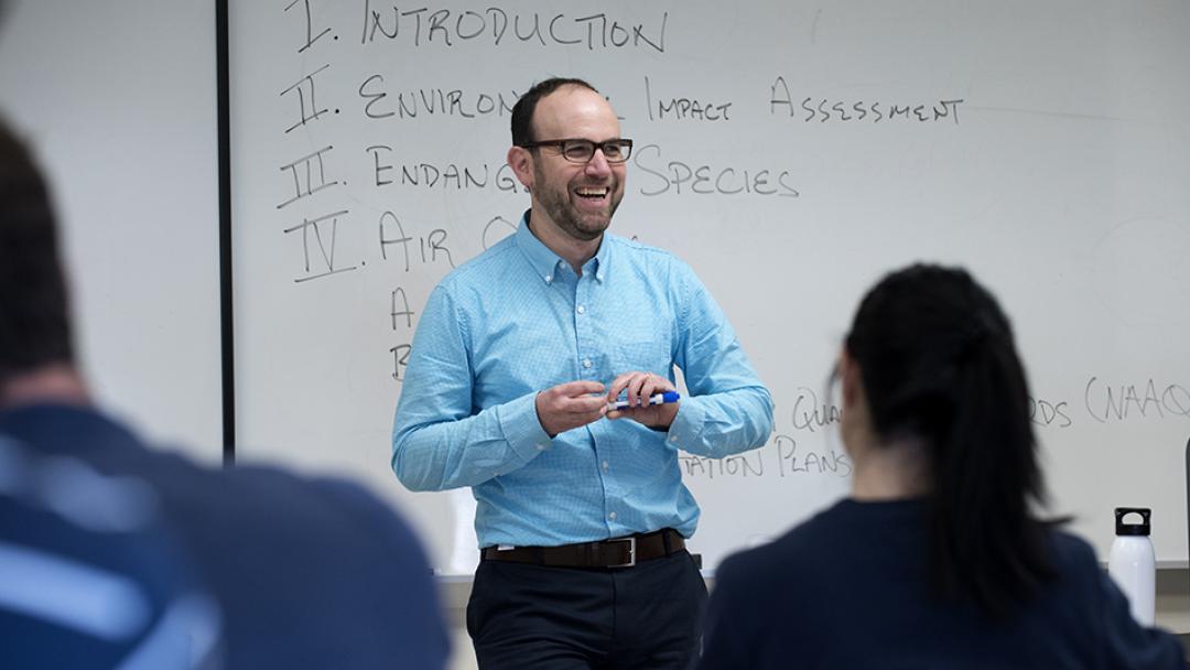 Learn about the Master of Urban and Regional Planning program at @UCIrvine. MURP is a two-year professional degree program that is fully accredited by the Planning Accreditation Board. Watch this informational video: tinyurl.com/MURP-at-UCI 
@up3uci 
#ScienceDrivingSolutions