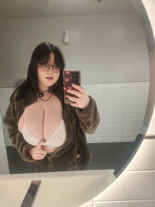 Guys  they don't know what I'm hiding under my jacket ❤️ https://t.co/d7goiGcnEY