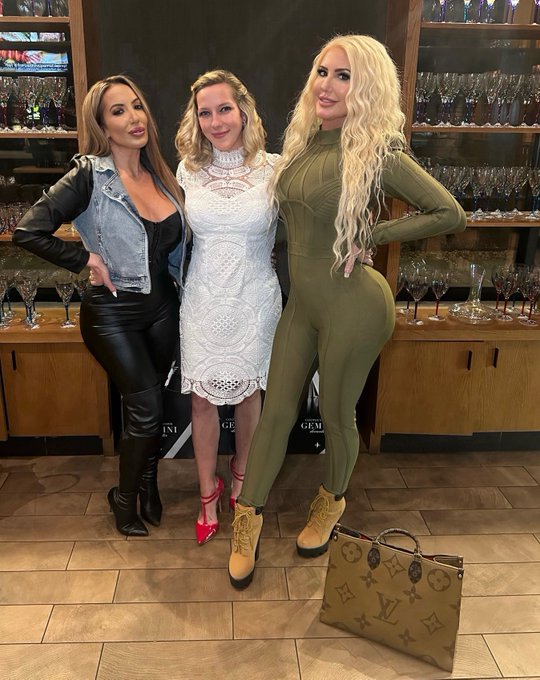 16+ years of friendship with these women, I&rsquo;m so grateful to have them in my life ❤️ https://t.co/QS<a href="/tag/f1"class="tags"><span>#f1</span></a>