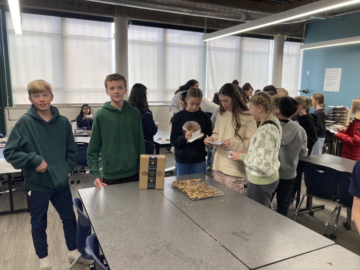 EvergreenJunior's tweet photo. CCA students had guest classes come in to sample their energy bars.  @UtahCTE #LearningThatWorks https://t.co/ai8qx1KgMr