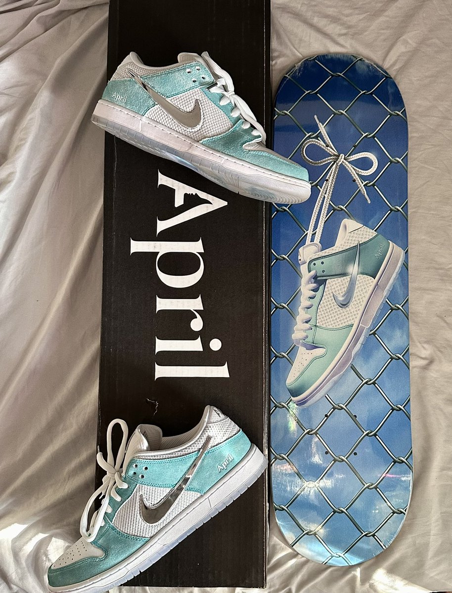 zebco999's tweet photo. This is one beautiful ass #Skateboard deck… @Aprilskateboard @nikesb 
Now to decide where imma hang this beauty 🤣🤩🥶🔥 #April #AprilxNike #Nikesb #mailcall #MyFriday #AprilSkateboards #ShaneOneill https://t.co/mHMXWdrYcF